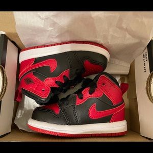 Jordan 1 MID Toddler. Black, red & white.
